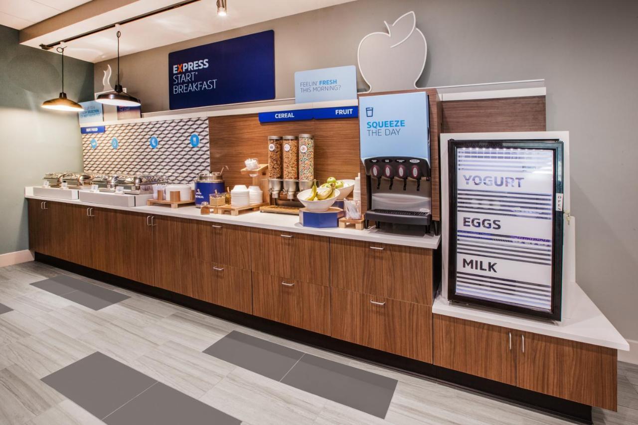 Holiday Inn Express & Suites Reedsburg - Dells Area By Ihg Екстериор снимка