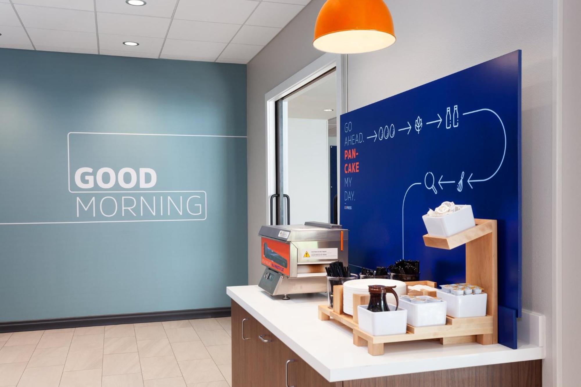Holiday Inn Express & Suites Reedsburg - Dells Area By Ihg Екстериор снимка