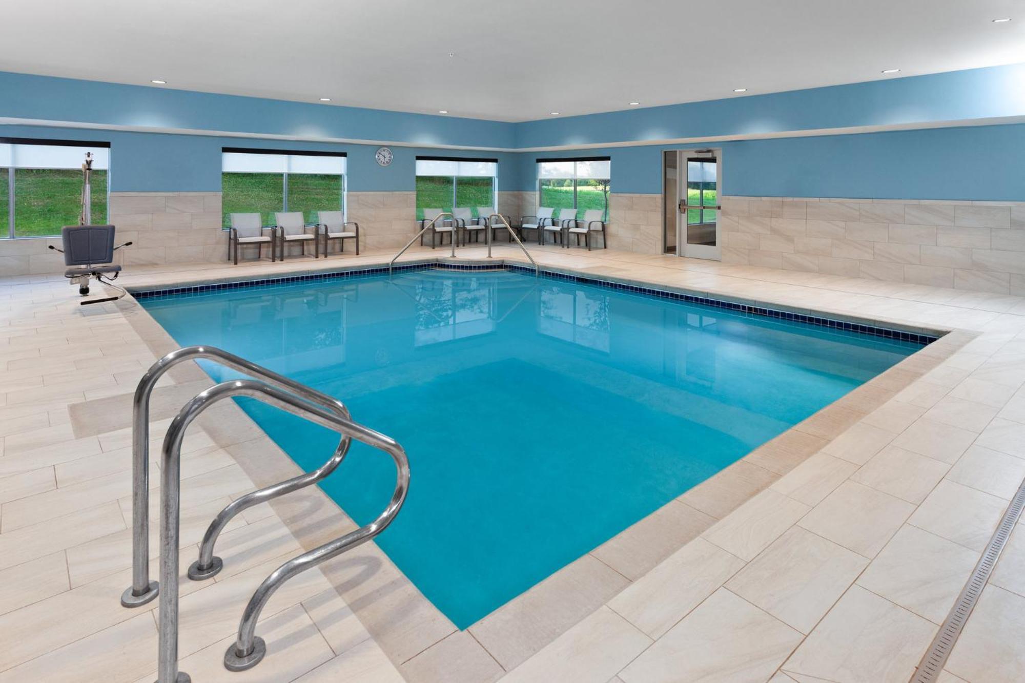 Holiday Inn Express & Suites Reedsburg - Dells Area By Ihg Екстериор снимка