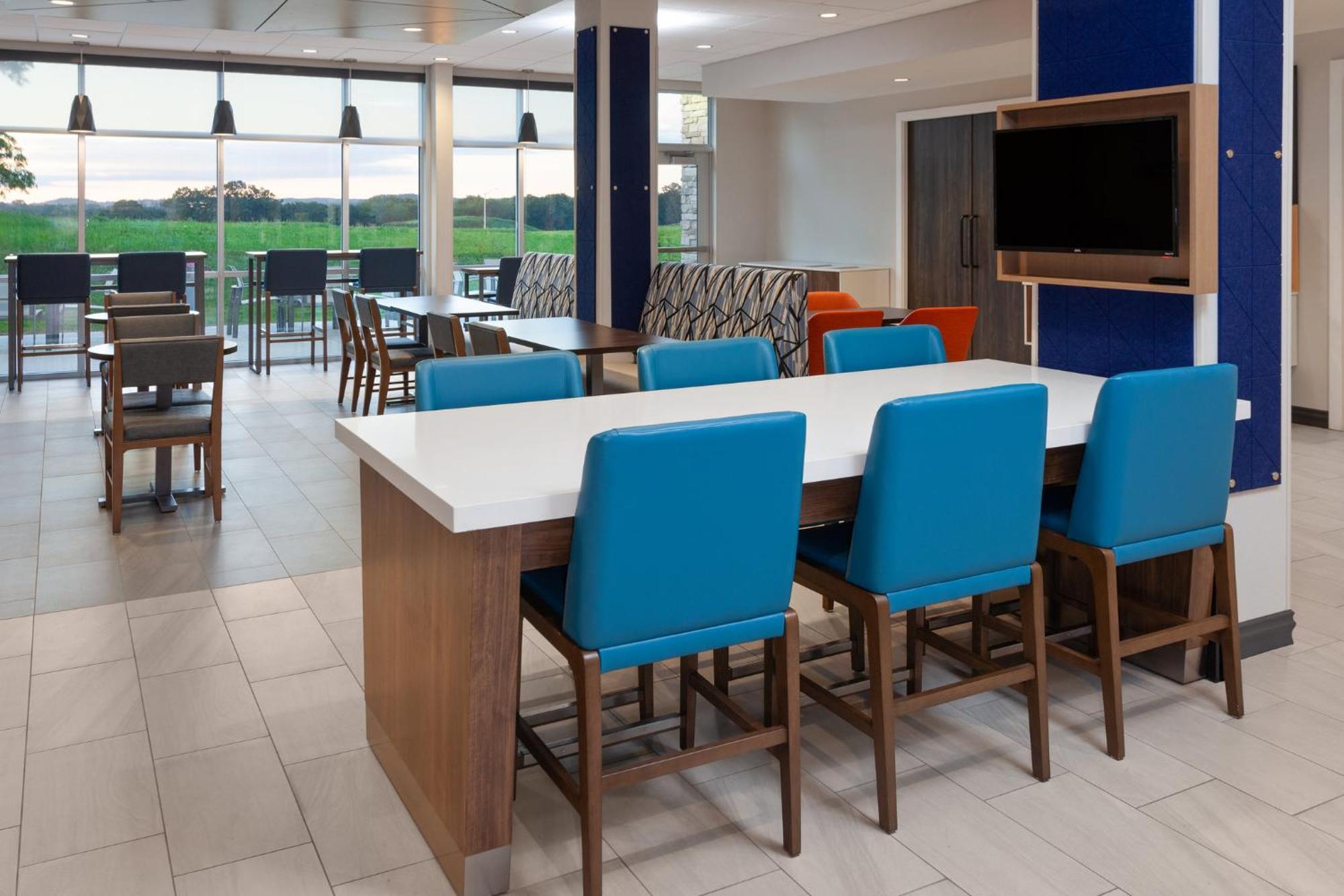 Holiday Inn Express & Suites Reedsburg - Dells Area By Ihg Екстериор снимка