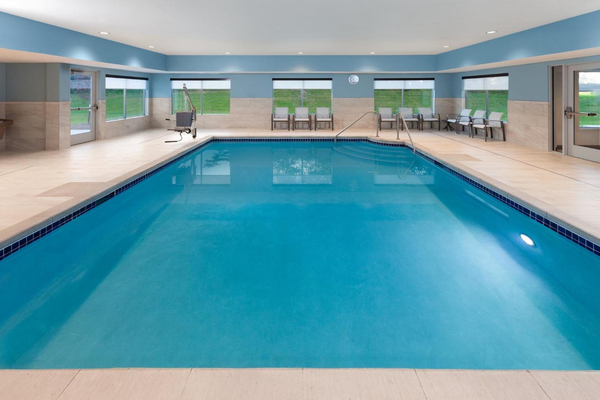 Holiday Inn Express & Suites Reedsburg - Dells Area By Ihg Екстериор снимка